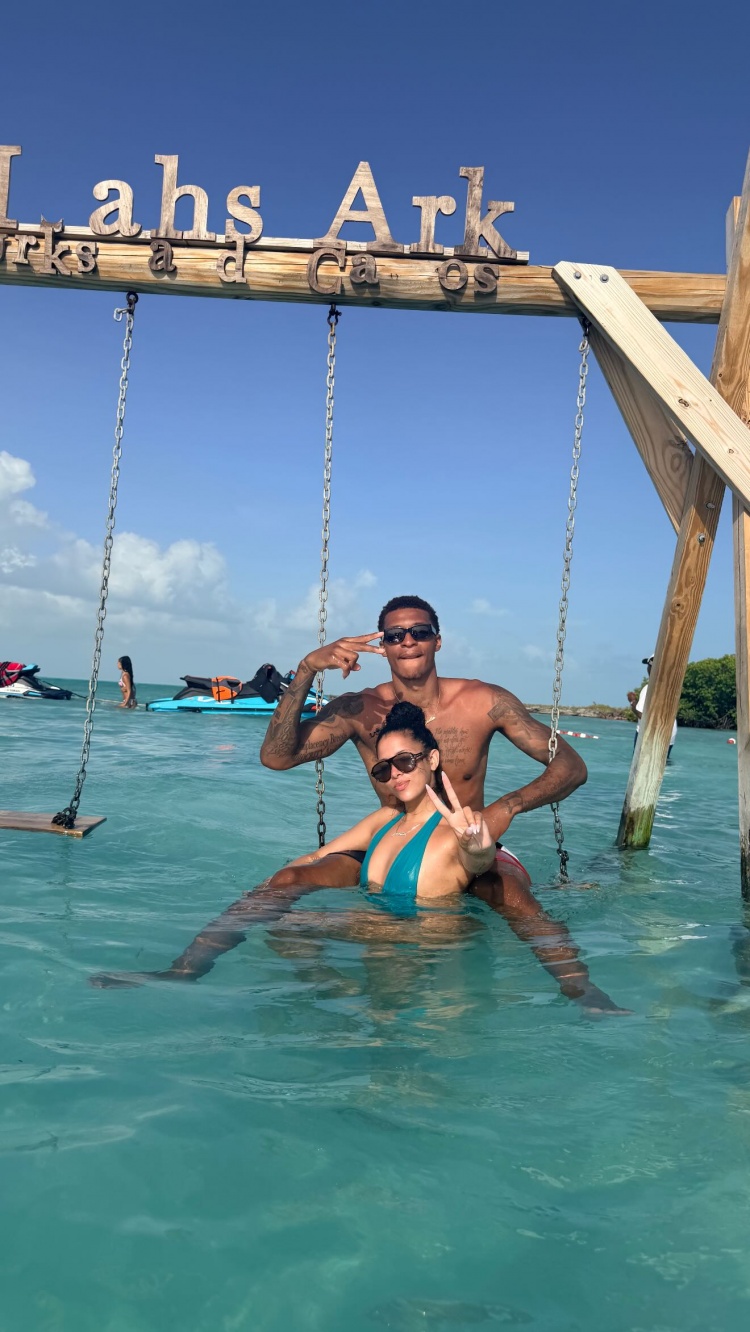 小贾巴里升级人父 女友产后恢复进度曝光 小贾巴里升级人父 女友产后恢复进度曝光