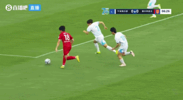 向余望小角度铲射破门 重庆铜梁龙半场1-0领先宁波