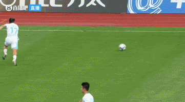向余望小角度铲射破门 重庆铜梁龙半场1-0领先宁波