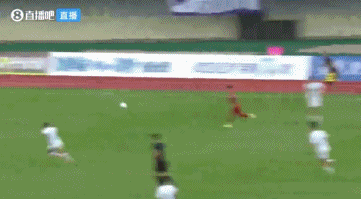 向余望小角度铲射破门 重庆铜梁龙半场1-0领先宁波