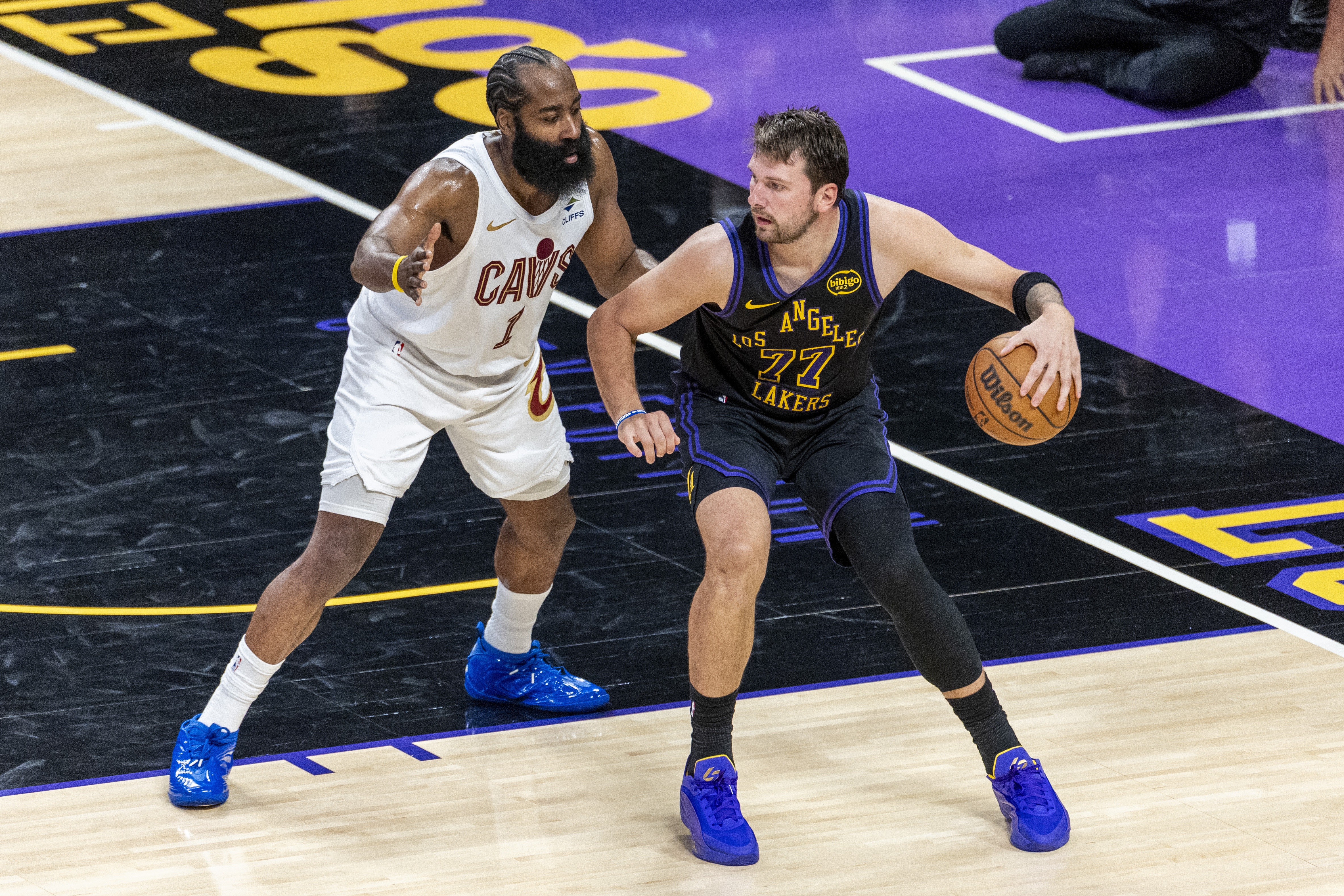 卡约:霍勒迪防守窒息 东契奇哈登进攻欺骗性 卡约:霍勒迪防守窒息 东契奇哈登进攻欺骗性