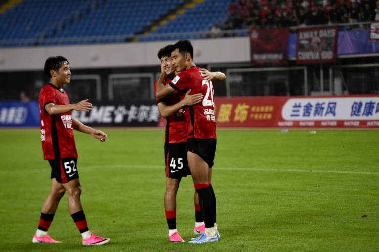 成都蓉城客场4-0上海泽天 全华班调整战术奏效 成都蓉城客场4-0上海泽天 全华班调整战术奏效