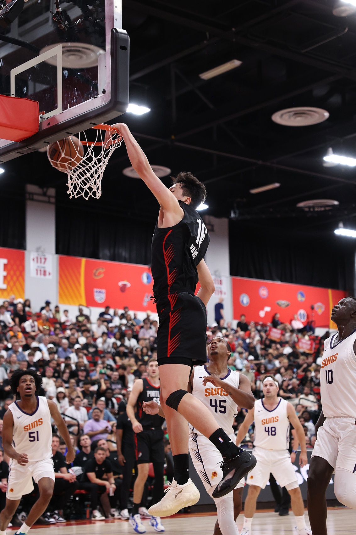 杨瀚森下半场调整见效 夏联12+9+4仍难阻开拓者失利