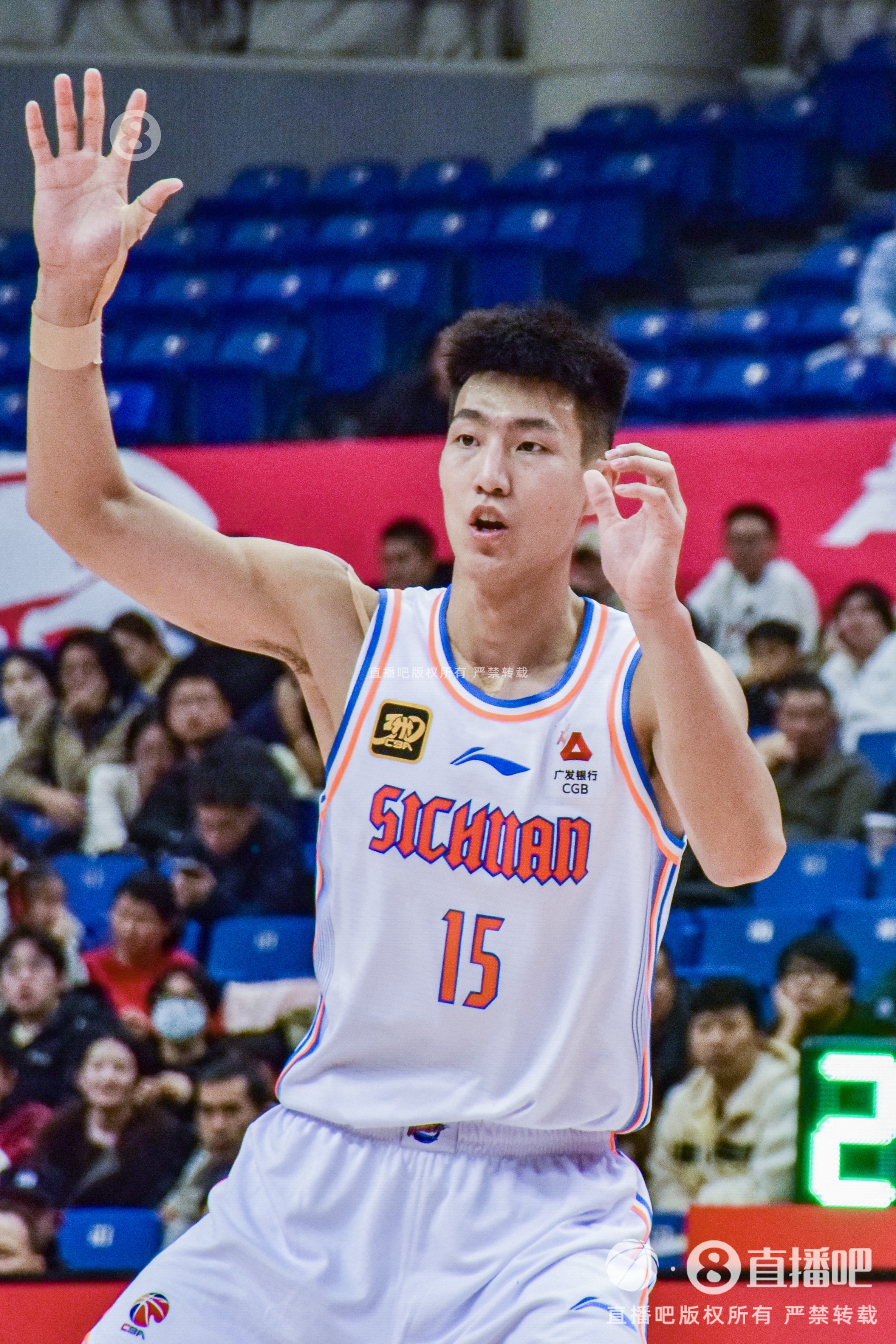 四川男篮送走李玮颢至南京同曦 三年C类合同敲定 四川男篮送走李玮颢至南京同曦 三年C类合同敲定