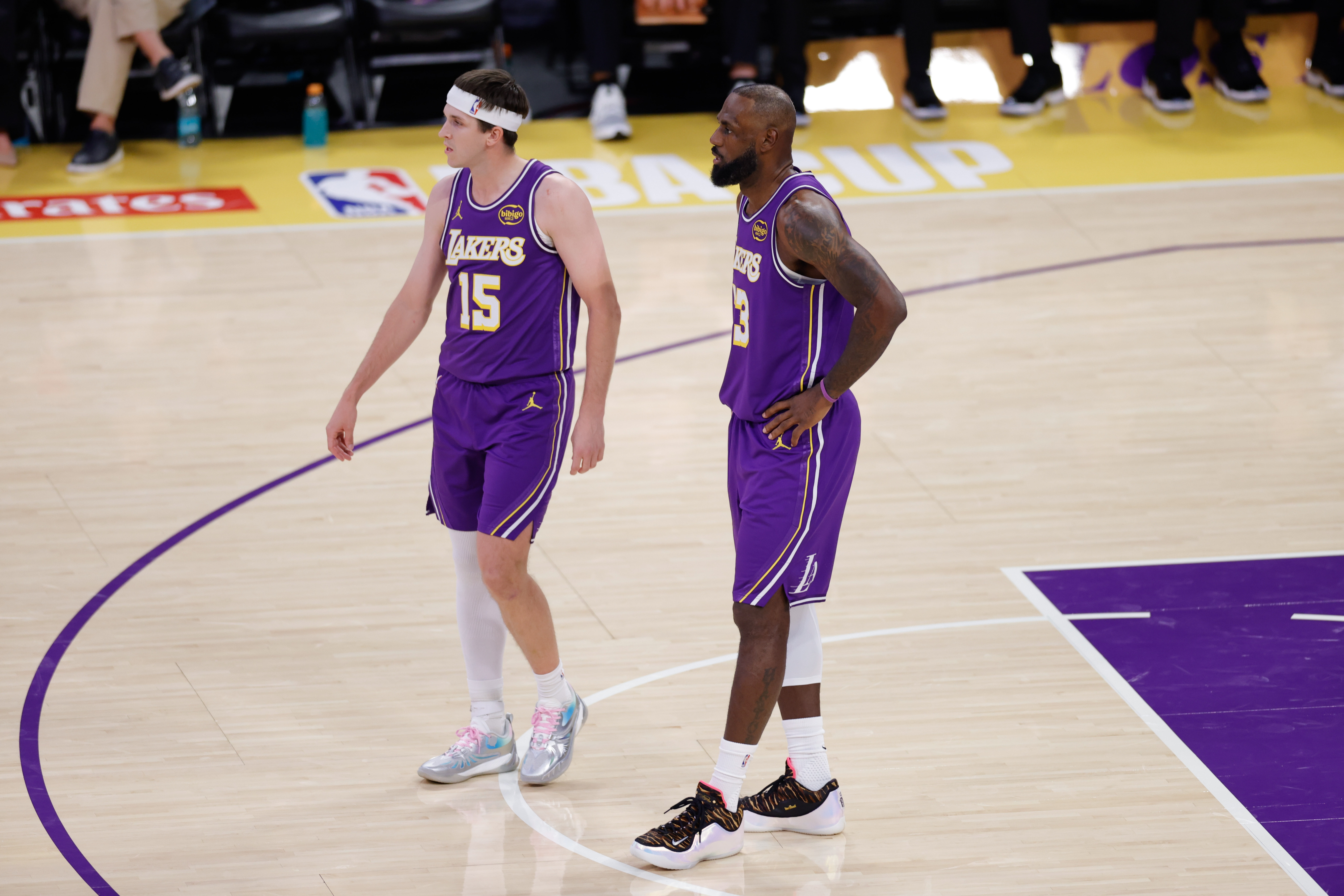 名记：上赛季詹姆斯在权衡 该给里夫斯让多少球权