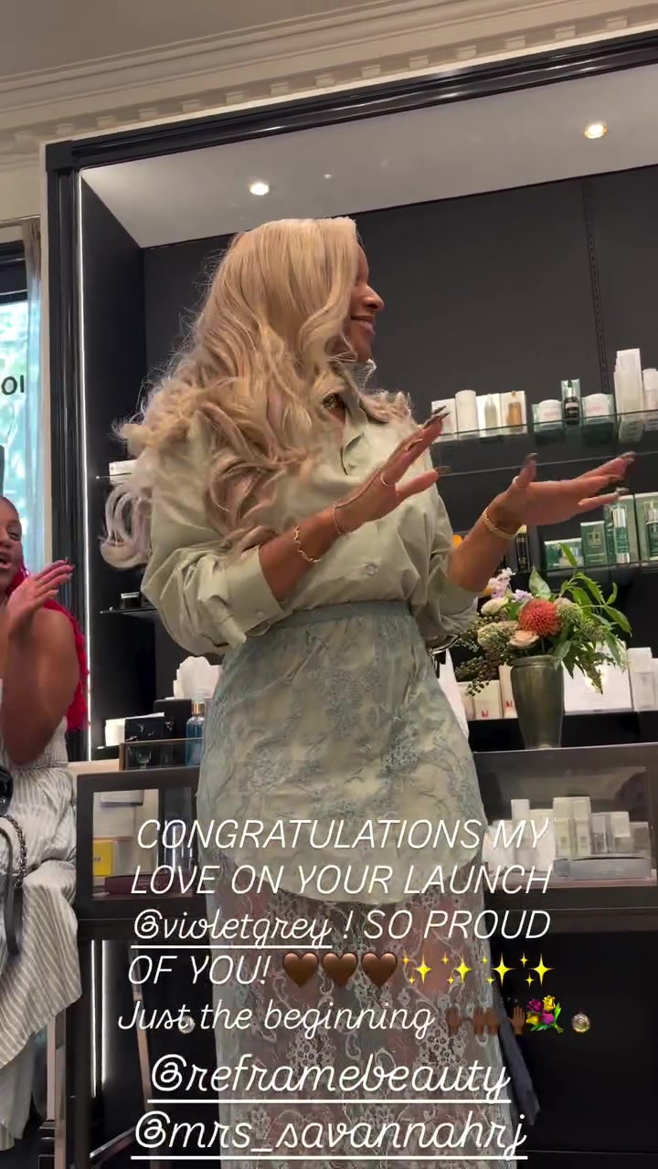 詹姆斯祝贺妻子旗下护肤品牌入驻高端美妆商店:真为你而自豪! 詹姆斯祝贺妻子旗下护肤品牌入驻高端美妆商店:真为你而自豪!