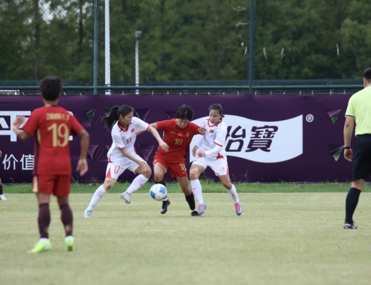 友谊赛-中国女足3-0越南女足，张睿、张琳艳、乌日古木拉破门
